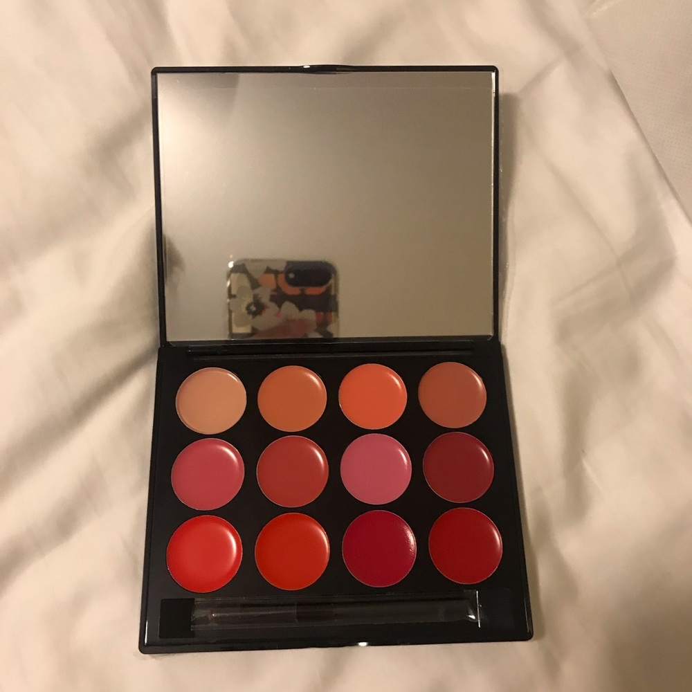 ISH lip palette